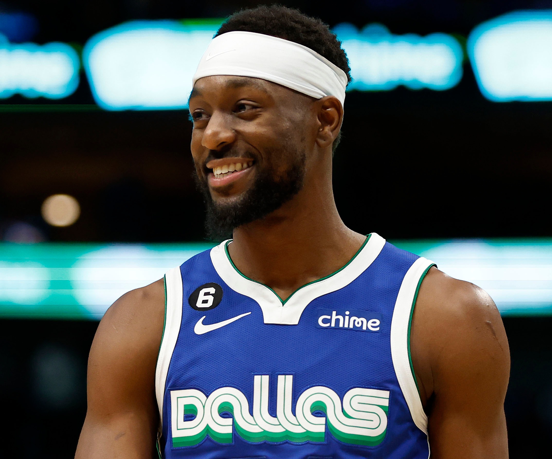 出强大的比 出强大的比